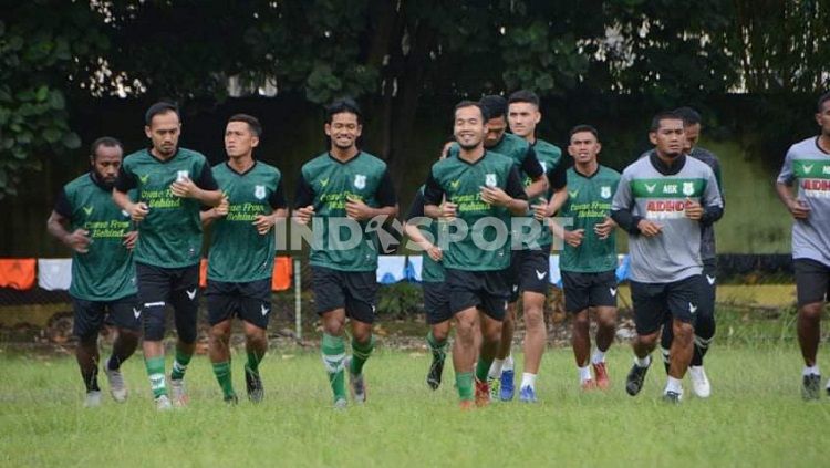 Menyongsong bergulirnya Liga 2 musim 2021, tim PSMS Medan kembali intens menggelar latihan rutin mereka di Stadion Mini Kebun Bunga, Medan, Rabu (25/8/21) sore. Copyright: © Aldi Aulia Anwar/INDOSPORT