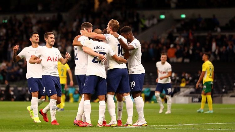 Menjamu Pacos de Ferreira di leg kedua play-off Liga Konferensi Asia, Jumat (27/08/21), Tottenham Hotspur mengganyang tamunya tiga gol tanpa balas. Copyright: © @HKane