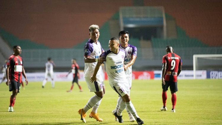 Persita Tangerang sukses mengalahkan Persipura Jayapura dengan skor 2-1 di Liga 1 2021-22, Sabtu (28/8/21) malam WIB. Copyright: © Media Persita Tangerang