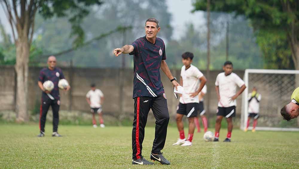 Pelatih Persija Jakarta, Angelo Alessio mengatakan timnya melakukan evaluasi dan persiapan maksimal jelang lawan Persipura Jayapura dipekan ketiga Liga 1 2021. Copyright: © Khairul Imam/Persija