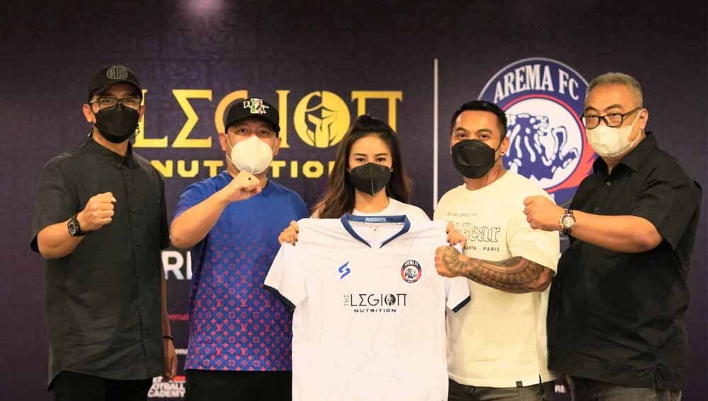 Arema FC mengenalkan sponsor baru yang bergerak di bidang nutrisi. Copyright: © MO Arema FC