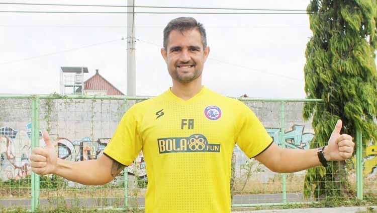 Pelatih kiper Arema FC, Felipe Americo Martins Goncalves Copyright: © Aria Cakraningrat/DI’s Way Malang Post