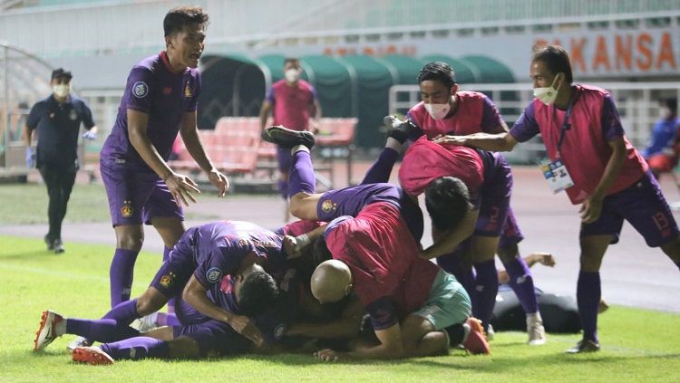 Joko Susilo tampak menyiratkan sikap pesimistis terhadap kans dua pemain asingnya untuk turun dalam laga ke-3 Liga 1, menghadapi Tira Persikabo. Copyright: © MO Persik