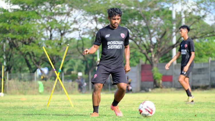 Penyerang sayap kiri klub Liga 1 PSM Makassar, Ilham Udin Armaiyn, saat berlatih di Bosowa Sport Center Copyright: © Adriyan Adirizky/INDOSPORT