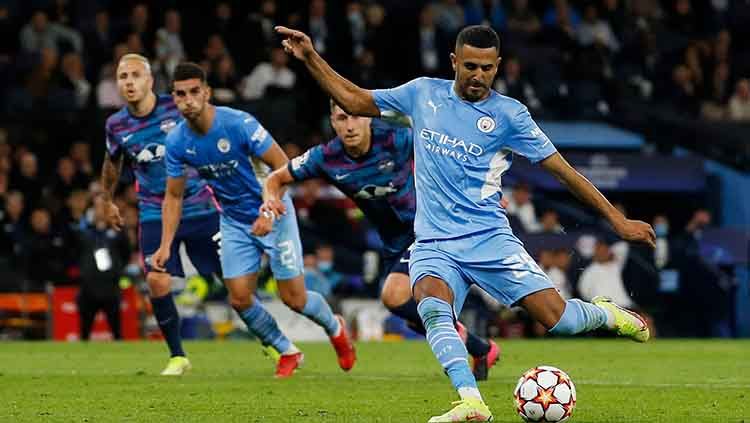 Aksi Riyad Mahrez di laga Liga Champions Manchester City vs RB Leipzig. Copyright: © REUTERS