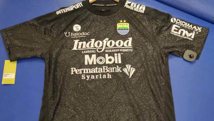 Jersey ketiga Persib Bandung musim 2021-2022. Copyright: © Arif Rahman/INDOSPORT