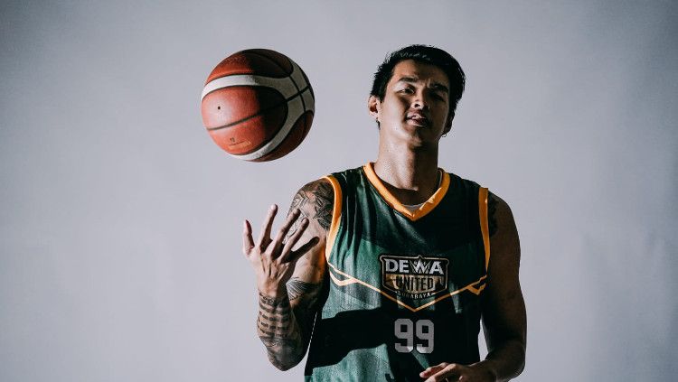 Dewa United Surabaya kembali mengumumkan kedatangan pemain baru di posisi 'big man' untuk mengisi skuad di IBL musim 2022, yakni Kristian Liem. Copyright: © Dewa United Surabaya