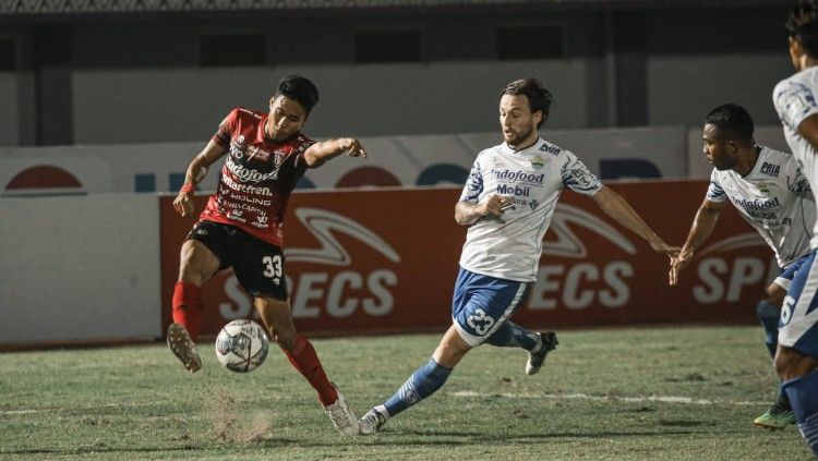 Duel di laga Bali United vs Persib Bandung (18/09/21). Copyright: © Bali United