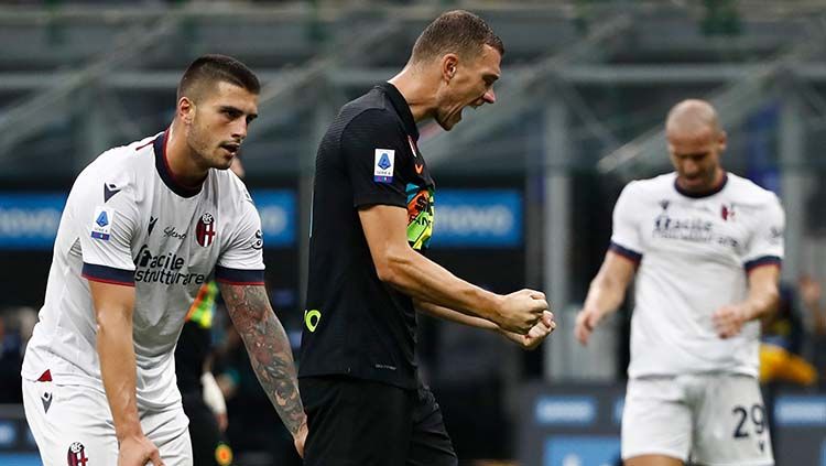 Selebrasi gol Edin Dzeko di laga Inter Milan vs Bologna dalan lanjutan Serie A Italia. Copyright: © REUTERS