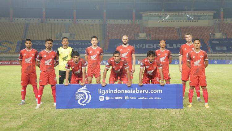 Starting eleven PSM saat menghadapi Persebaya pada laga Liga 1 di Stadion Si Jalak Harupat, Sabtu (18/09/21). Copyright: © Media Officer PSM