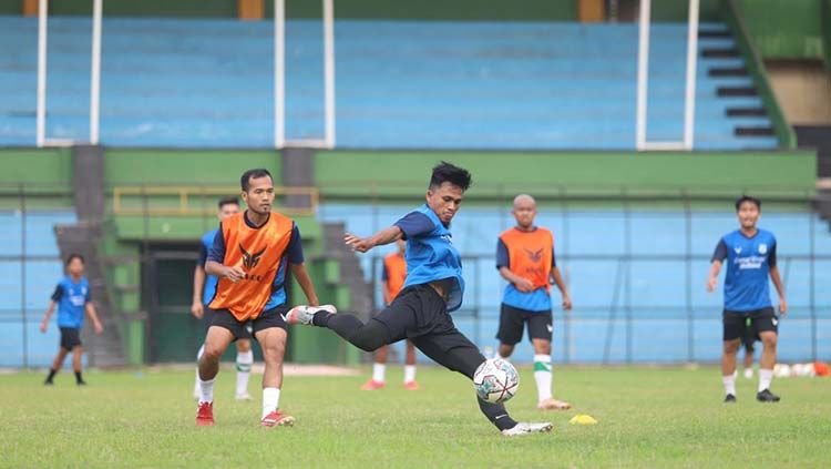 Skuat PSMS menjalani latihan rutin mereka di Stadion Teladan, Medan, Selasa (21/09/21) sore. Copyright: © Media Officer PSMS Medan