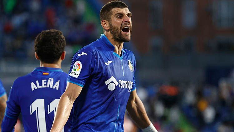 Selebrasi gol Stefan Mitrovic di laga Getafe vs Atletico Madrid dalam lanjutan LaLiga. Copyright: © REUTERS