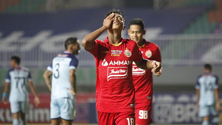 Selebrasi pemain Persija, Alfriyanto Nico usai mencetak gol ke gawang Persela pada laga Liga 1 di Stadion Pakansari, Jumat 24/09/21). Copyright: © Herry Ibrahim/INDOSPORT