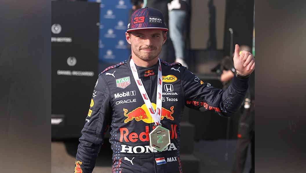 Max Verstappen baru menandatangani kontrak baru dengan Red Bull hingga 2028 alias hingga 5 tahun kedepan. Dalam kontrak anyarnya, pembalap F1 berusia 24 tahun tersebut mendapat bayaran selangit. Copyright: © REUTERS/Lars Baron