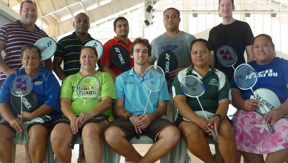 Leo Cucuel (tengah), pebulutangkis asal Tahiti. Copyright: © badmintonoceania