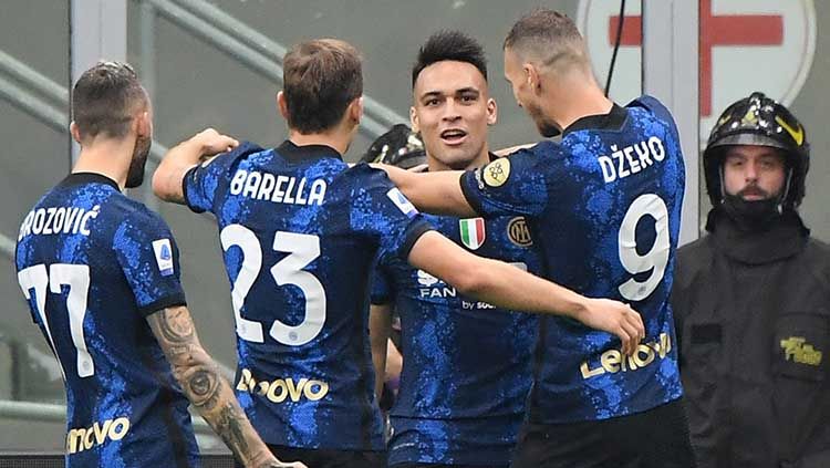 Selebrasi gol Lautaro Martinez di laga Inter Milan vs Atalanta dalam lanjutan Serie A Liga Italia. Copyright: © REUTERS
