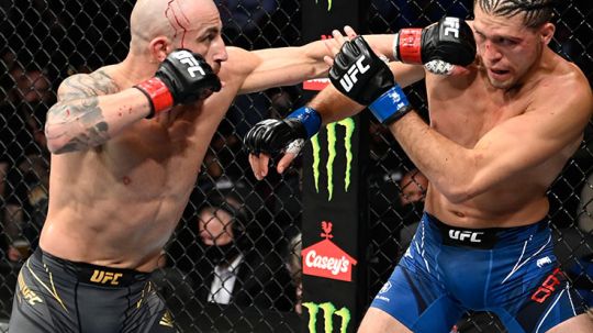 Alexander Volkanovski vs Brian Ortega di UFC 266. Copyright: © UFC.com