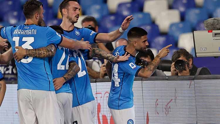 Selebrasi gol Lorenzo Insigne di laga Napoli vs Cagliari. Copyright: © REUTERS