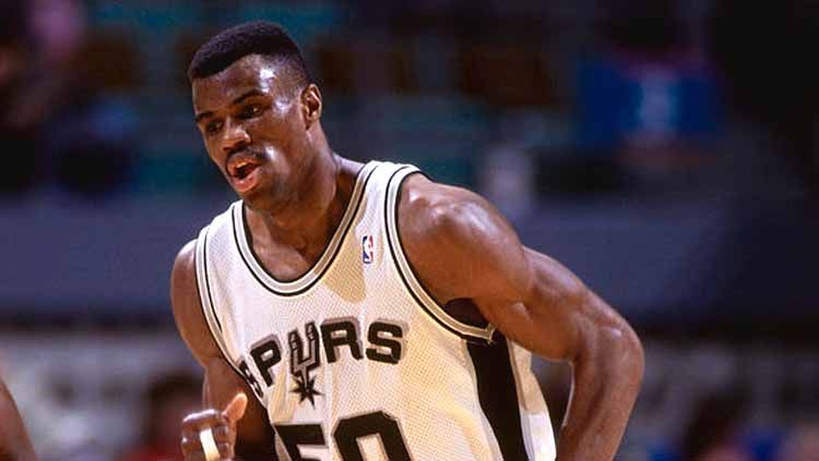David Robinson saat mengenakan seragam San Antonio Spurs Copyright: © finoart/america