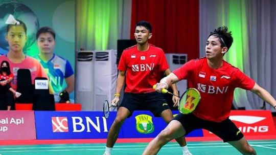 Fajar Alfian/Muhammad Rian Ardianto membuka keunggulan Indonesia atas Kanada di Piala Sudirman 2021 Copyright: © badminton.ina