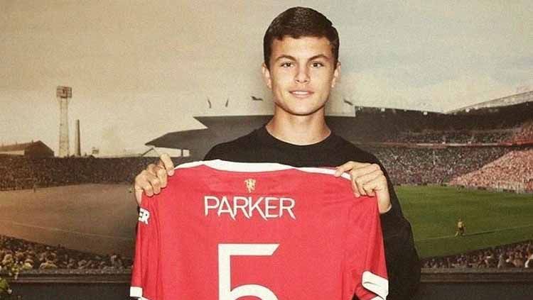 Manchester United rekrut pemain muda 15 tahun dari Arsenal, Harrison Parker Copyright: © the sun