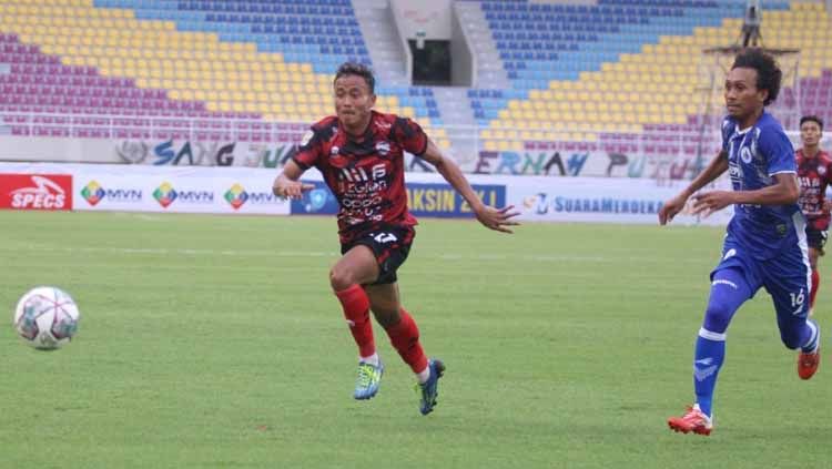 Laga Liga 2 antara AHHA PS Pati dan PSCS Cilacap di Stadion Manahan Solo, Senin (04/10/21). Copyright: © INDOSPORT/Prabowo