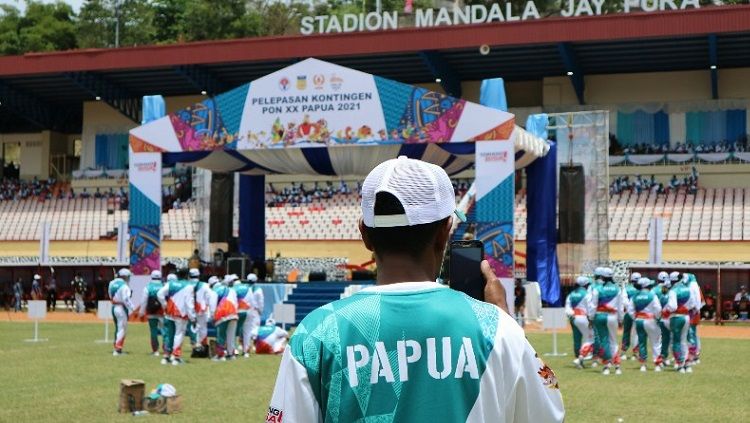 Kontingen Papua telah mencetak sejarah baru di ajang Pekan Olahraga Nasional (PON) XX. Untuk pertama kali dalam sejarah, kontingen Papua mengemas 32 medali emas Copyright: © Sudjarwo/INDOSPORT