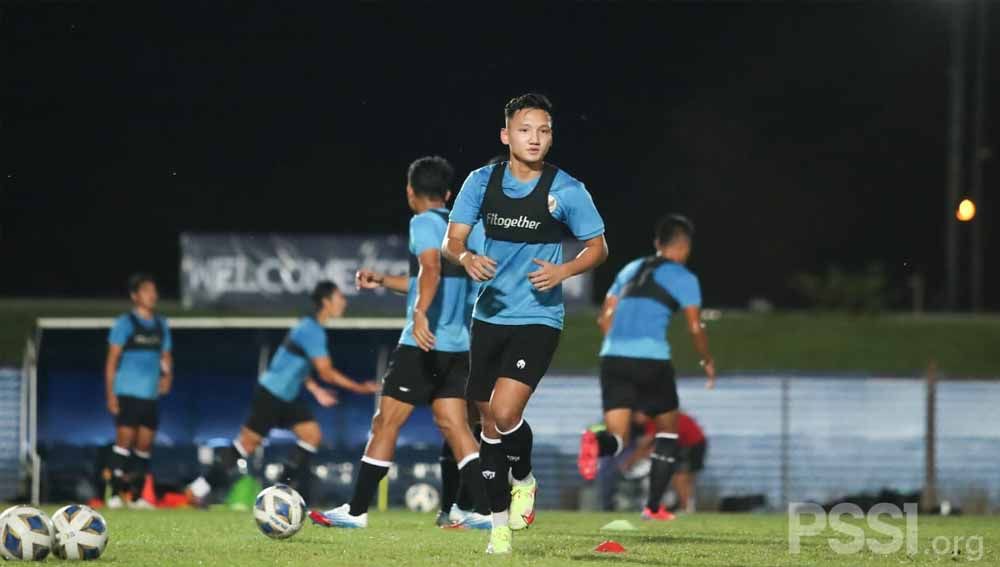 Timnas Indonesia memulai latihan pada Senin (4/10) malam di Chang Training Ground Buriram, Thailand. Copyright: © PSSI