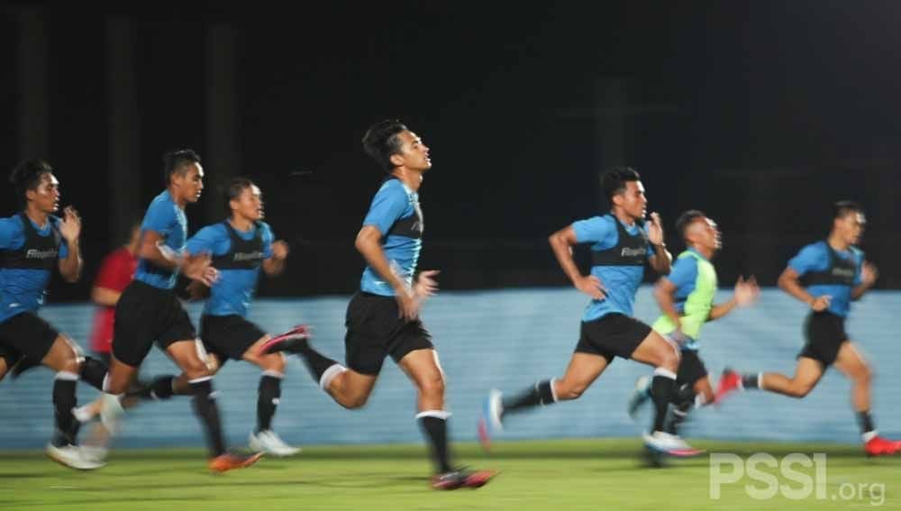 Timnas Indonesia memulai latihan pada Senin (04/10/21) malam di Chang Training Ground Buriram, Thailand. Copyright: © PSSI