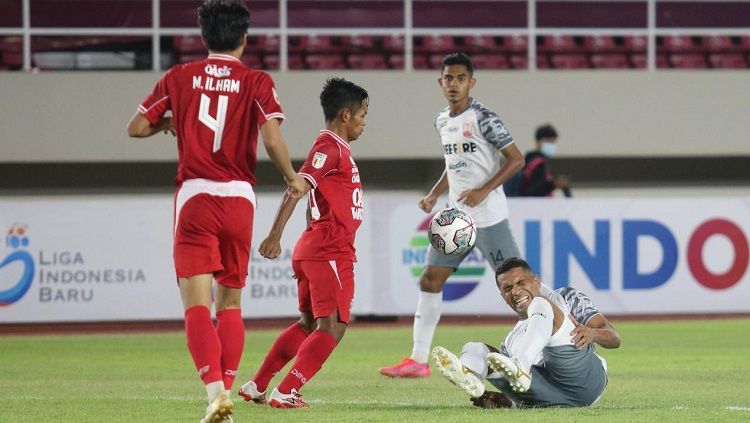 Aksi striker gaek Persis Solo, Beto Goncalves, dalam pertandingan Liga 2 melawan Persijap Jepara, Selasa (5/10/21). Copyright: © Nofik Lukman Hakim/INDOSPORT