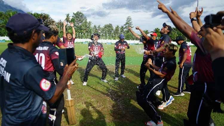 Tim Kriket Bali merayakan gelar juara umum PON Papua. Copyright: © PB PON XX Papua - Djuli Pamungkas