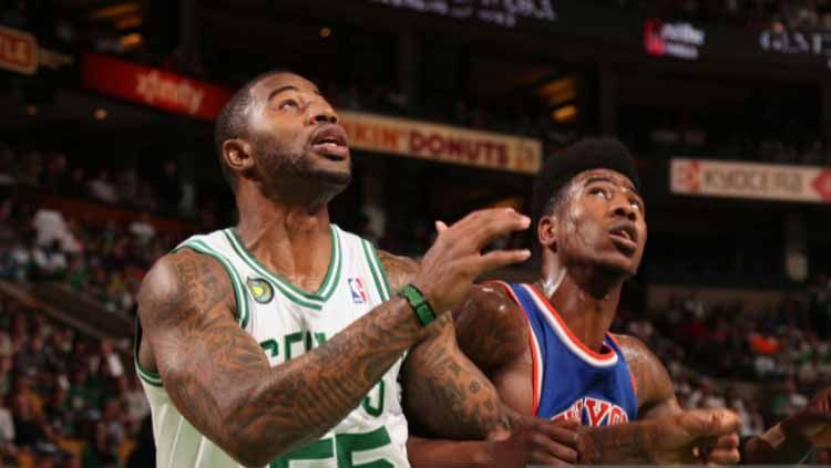 Terrence Williams (kiri) saat melawan Iman Shumpert Copyright: © Nathaniel S. Butler/NBAE via Getty Images