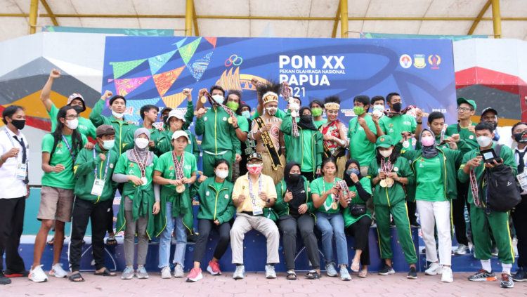 Tim panjat tebing Jawa Timur berhasil keluar sebagai juara umum PON XX Papua dengan 6 medali emas. Copyright: © Humas PPM Mimika/Saldi Hermanto