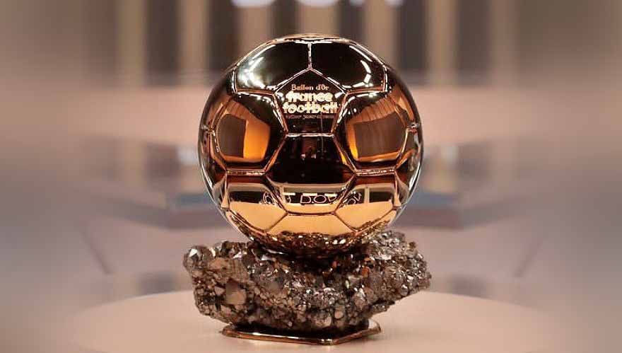 Peraih titel bergengsi Ballon d'Or edisi tahun 2021 bocor ke publik di mana dominasi Lionel Messi dan Cristiano Ronaldo kembali terpatahkan. Copyright: © Twitter