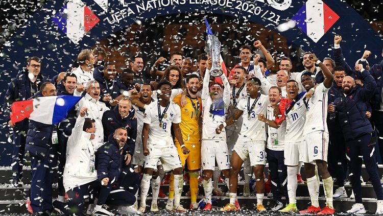 Berhasil menyabet gelar juara UEFA Nations League tak membuat timnas Prancis langsung merangsek dan bertengger di urutan teratas daftar ranking FIFA terbaru. Copyright: © FIFA