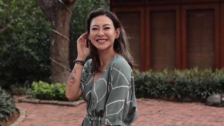 Artis sekaligus instruktur pilates Imey Liem mencuri perhatian netizen saat dia mengunggah foto di instagram yang memperlihatkan body goals. Copyright: © imeyliem