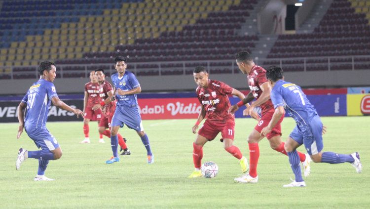 PSIM Yogyakarta berhasil menahan imbang Persis Solo dalam pertadingan bergengsi Liga 2 bertajuk Derby Mataram pada Selasa (12/10/21). Copyright: © Prabowo/INDOSPORT