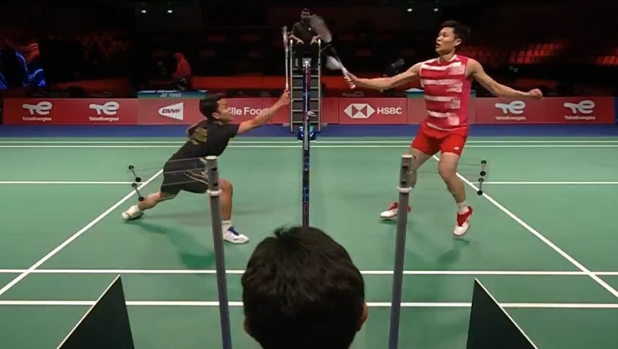 Momen Ginting melakukan blok dari netting tipis Chou di pertandingan Indonesia vs China Taipei Piala Thomas 2020, Rabu (13/10/21) Copyright: © Vidio