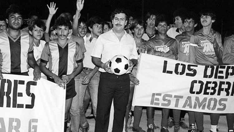 Pablo Escobar (tengah). Copyright: © businessinsider
