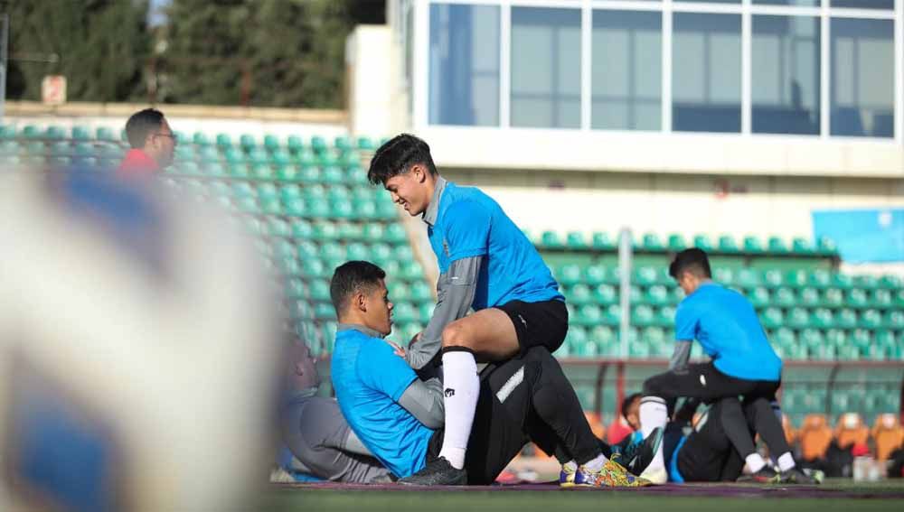 Latihan Timnas Indonesia U-23 di Tajikistan. Copyright: © PSSI