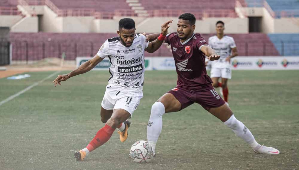 PSM Makassar berhasil membuat Bali United menyerah dengan skor 2-1 pada laga ke-7 BRI Liga 1 2021-2022 di Stadion Sultan Agung, Minggu (17/10/21). Copyright: © Bali United