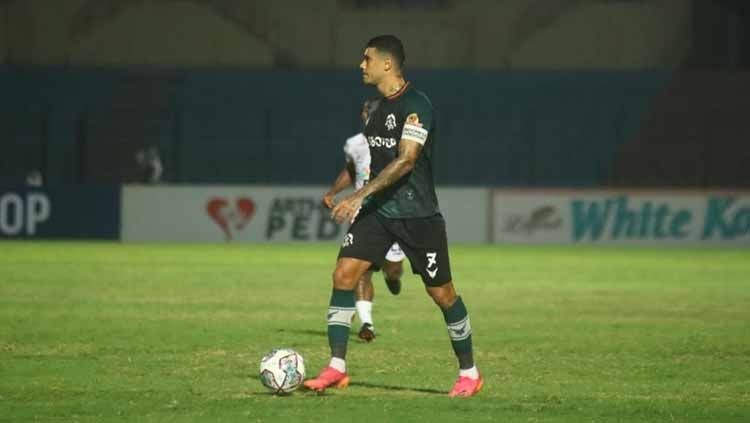 Ciro Alves pada laga melawan Borneo FC Copyright: © official persikabo