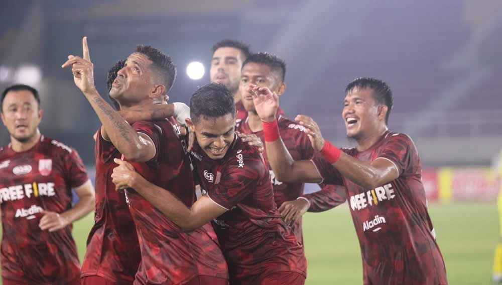 Persis Solo berhasil meraih kemenangan tipis 2-1 atas Hizbul Wathan FC pada laga ke-4 Liga 2 2021 di Stadion Manahan, Senin (18/10/21). Copyright: © Prabowo