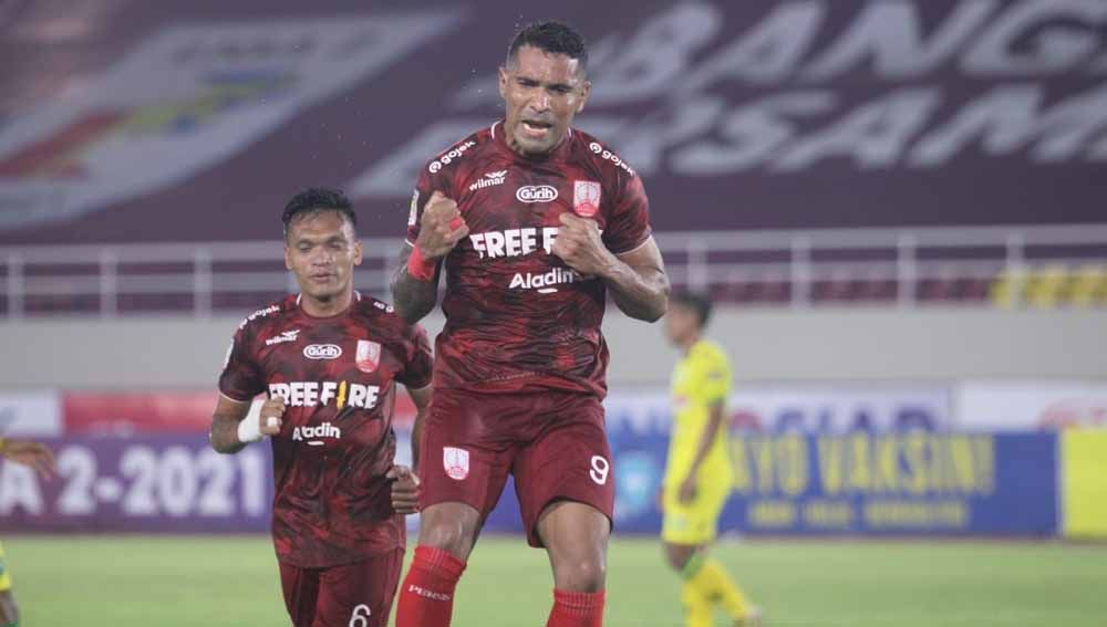 Persis Solo berhasil meraih kemenangan tipis 2-1 atas Hizbul Wathan FC pada laga ke-4 Liga 2 2021 di Stadion Manahan, Senin (18/10/21). Copyright: © Prabowo