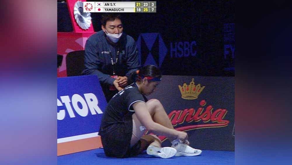 An Se-young mengalami cedera hingga dihujani kartu merah di final Denmark Open 2021 Copyright: © sport.tv2.dk