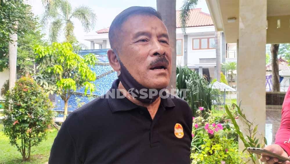 Umuh Muchtar membongkar alasan Persib Bandung mendepak dua pemain asing sekaligus di tengah gelaran Liga 1 2021-2022. Copyright: © Arif Rahman/Indosport.com