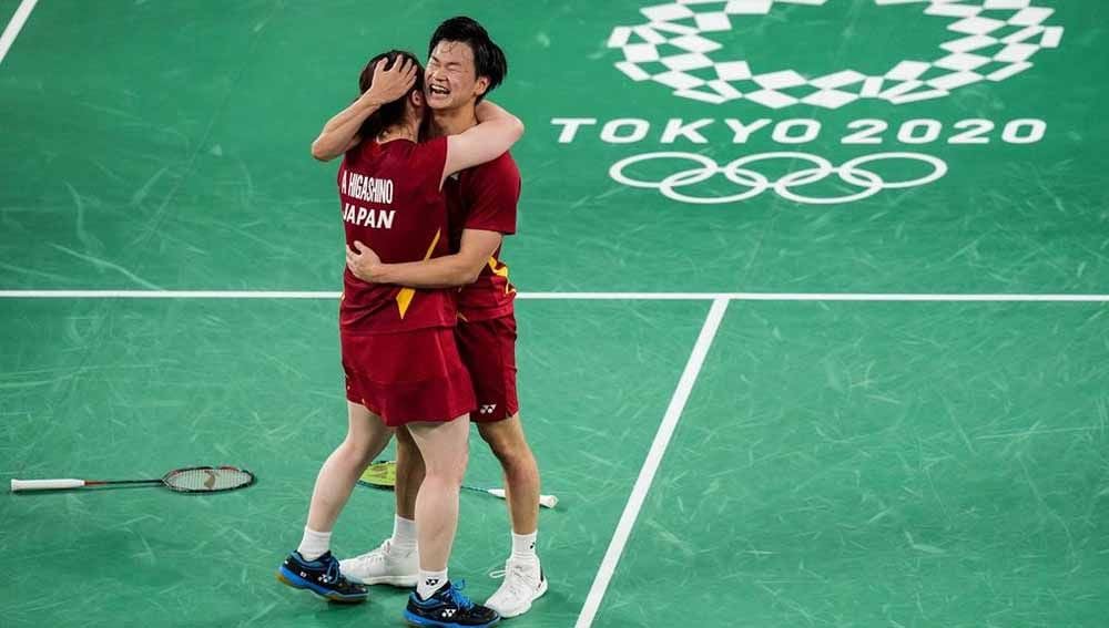 Netizen dibuat baper atas selebrasi manis Yuta Watanabe/Arisa Higashino saat memenangkan medali perunggu Olimpiade Tokyo 2020. Copyright: © djarumbadminton