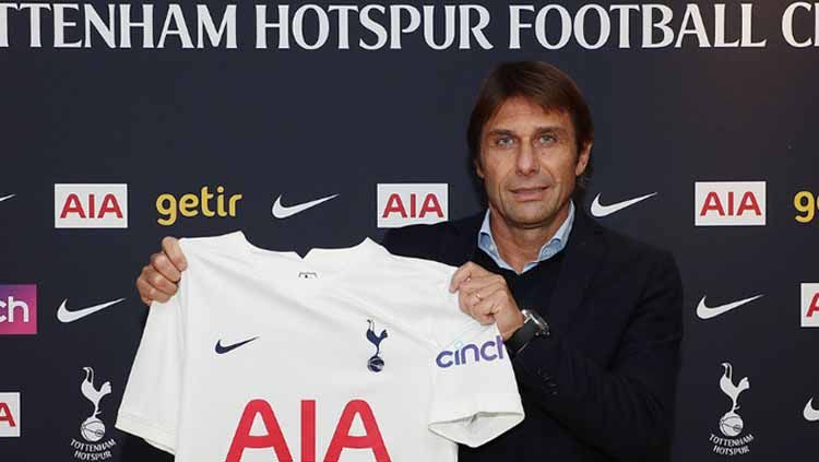 Antonio Conte memulai lembaran barunya bersama klub Liga Inggris, Tottenham Hotspur, di laga UEFA Conference League, Jumat (05/11/21). Copyright: © Tottenham Hotspur