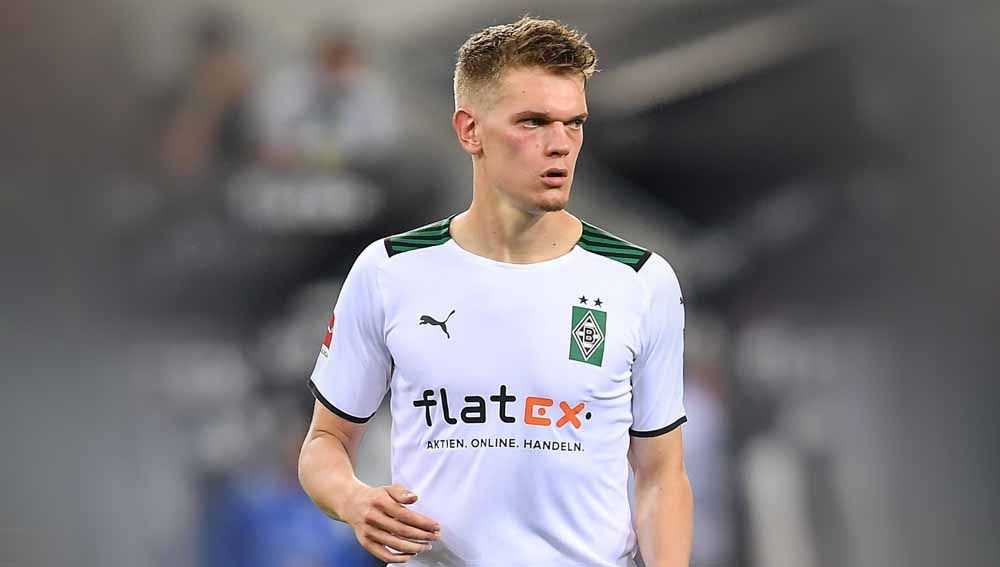 Inter Milan dan Barcelona saling sikut demi mendapatkan bintang gratisan Liga Jerman, Matthias Ginter, di bursa transfer musim panas mendatang. Copyright: © gettyimages