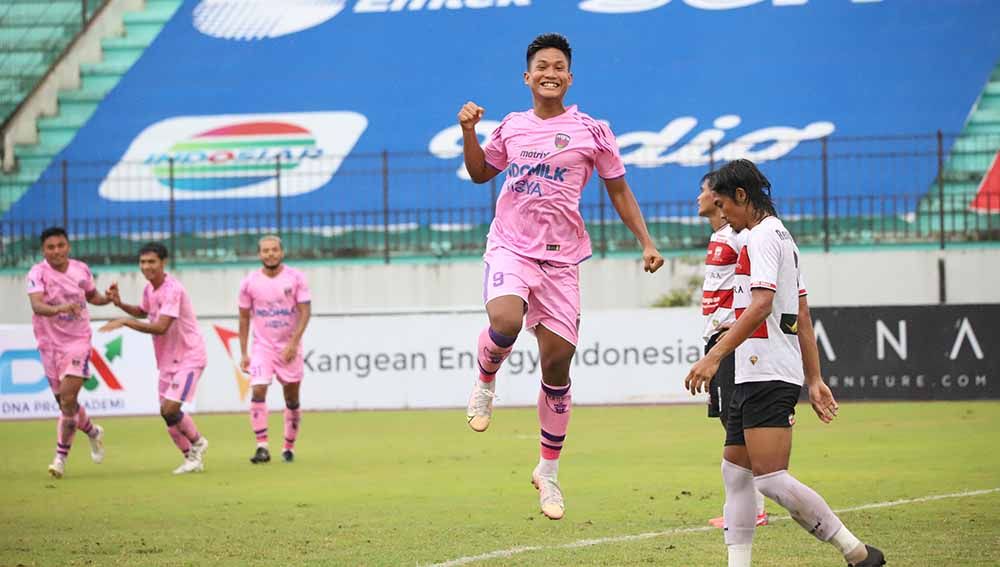 Persita Tangerang menang 2-1 atas Madura United dipekan 11 Liga 1 2021, Sabtu (06/11/21). Copyright: © Persita Tangerang